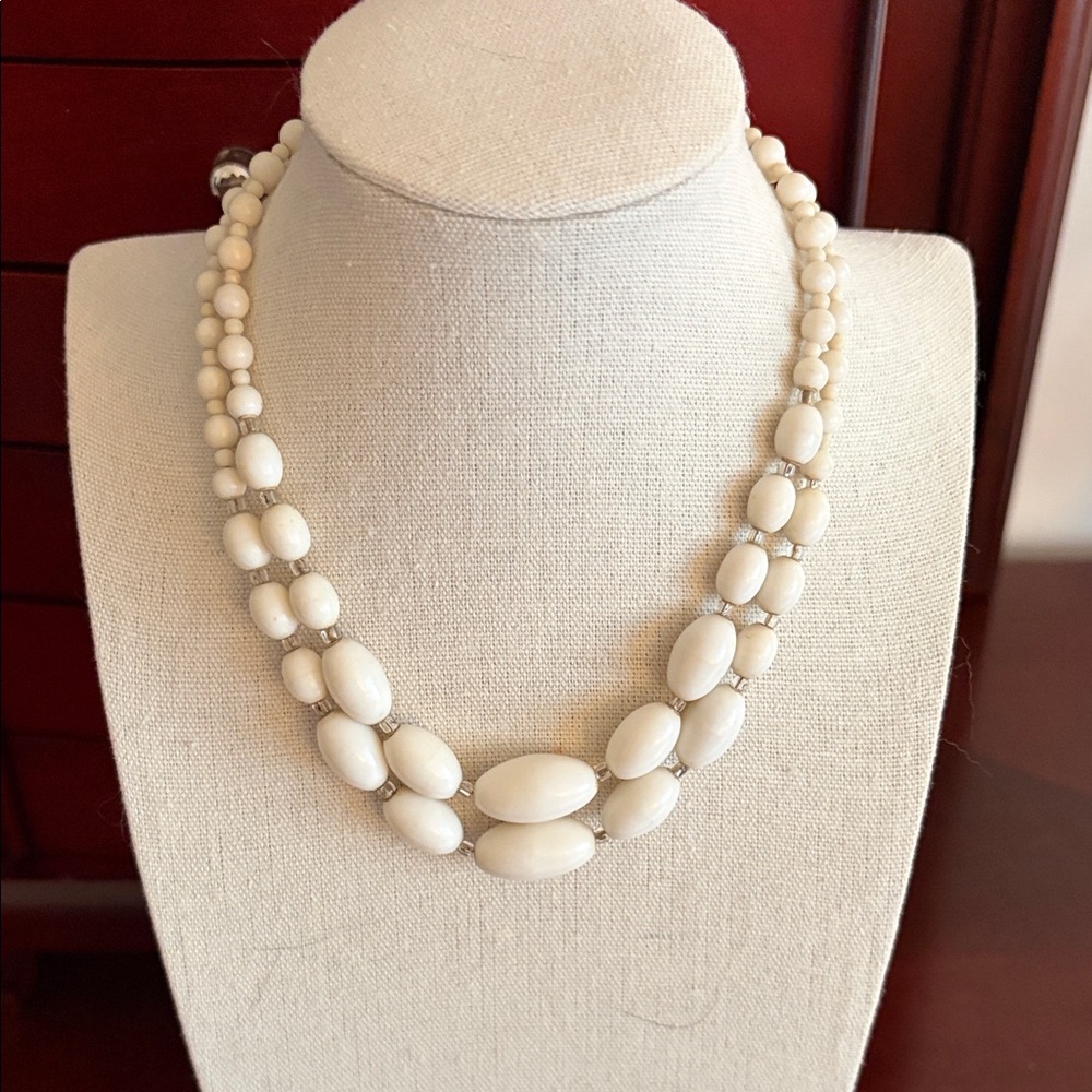 Vintage Japan Cream Beaded Choker #401